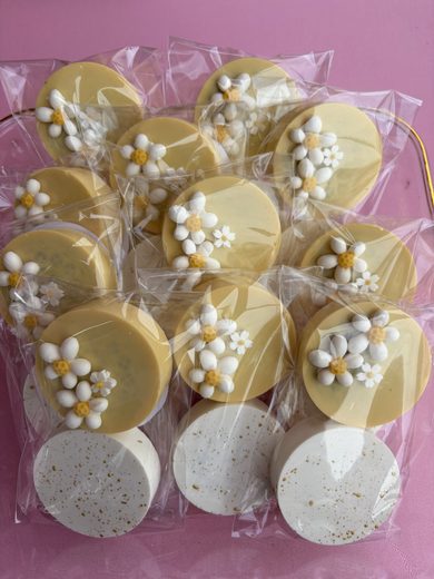 Packaged Daisy Oreos