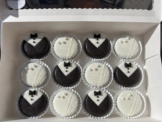 Bride & Groom Oreos